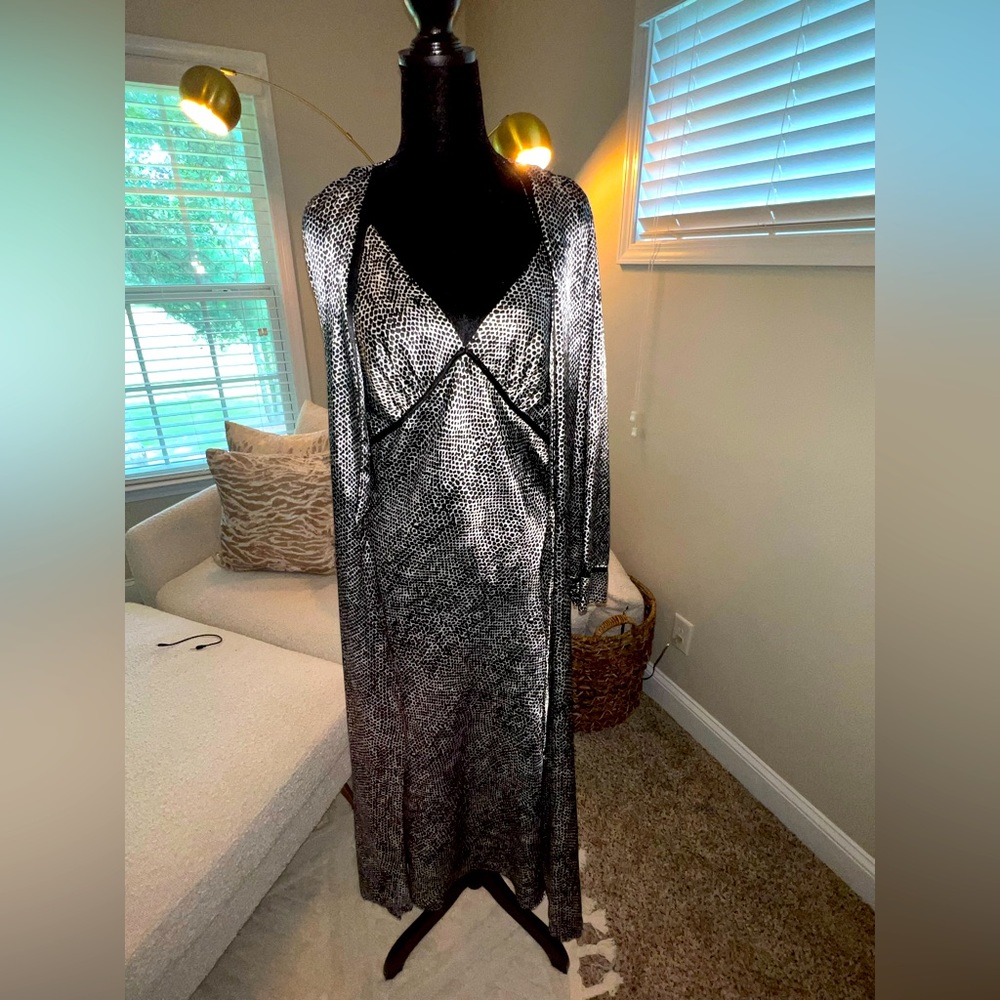 JONES NEW YORK: Black/White - Rob and Slip Gown - Size Medium